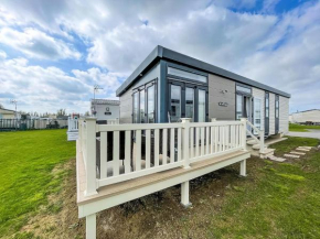 Modern 6 Berth Caravan At St Osyth Beach In Essex Ref 28002Sv